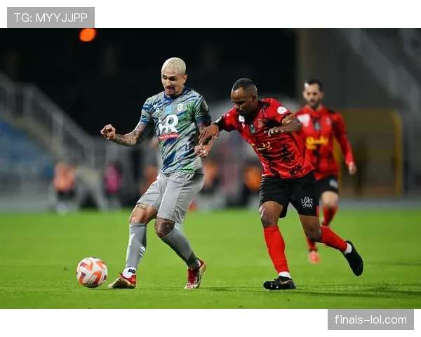 朗斯取联赛四连胜，积分榜反超巴黎暂居首位